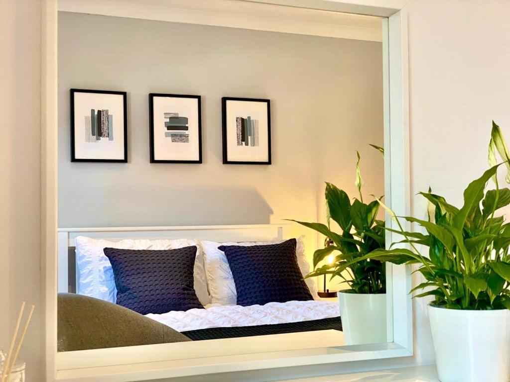 3 Bedroom - 2 Bathroom Townhouse In Corstorphine Near Murrayfield Stadium - Direct Bus To Edinburgh City Centre In 20 Minutes - Two Private Parking Spaces - Private Sunny Garden - Recently Refurbished Exteriör bild