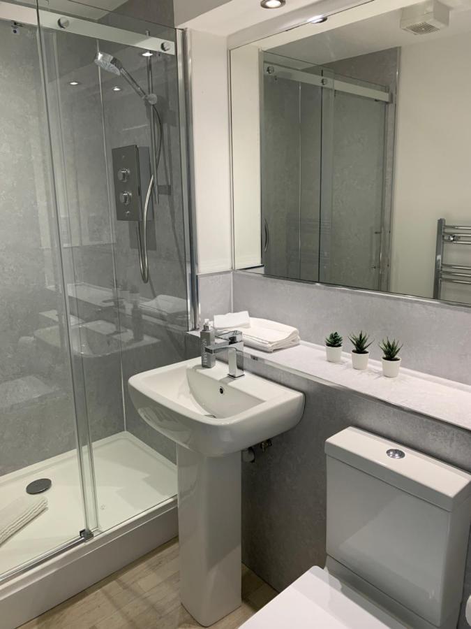 3 Bedroom - 2 Bathroom Townhouse In Corstorphine Near Murrayfield Stadium - Direct Bus To Edinburgh City Centre In 20 Minutes - Two Private Parking Spaces - Private Sunny Garden - Recently Refurbished Exteriör bild