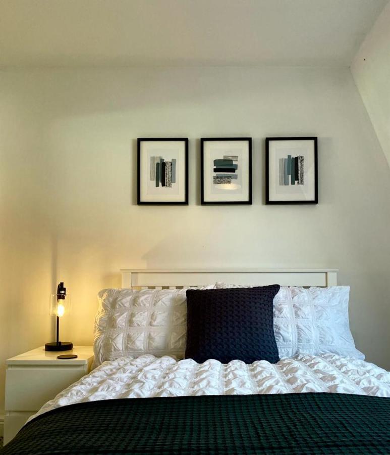 3 Bedroom - 2 Bathroom Townhouse In Corstorphine Near Murrayfield Stadium - Direct Bus To Edinburgh City Centre In 20 Minutes - Two Private Parking Spaces - Private Sunny Garden - Recently Refurbished Exteriör bild