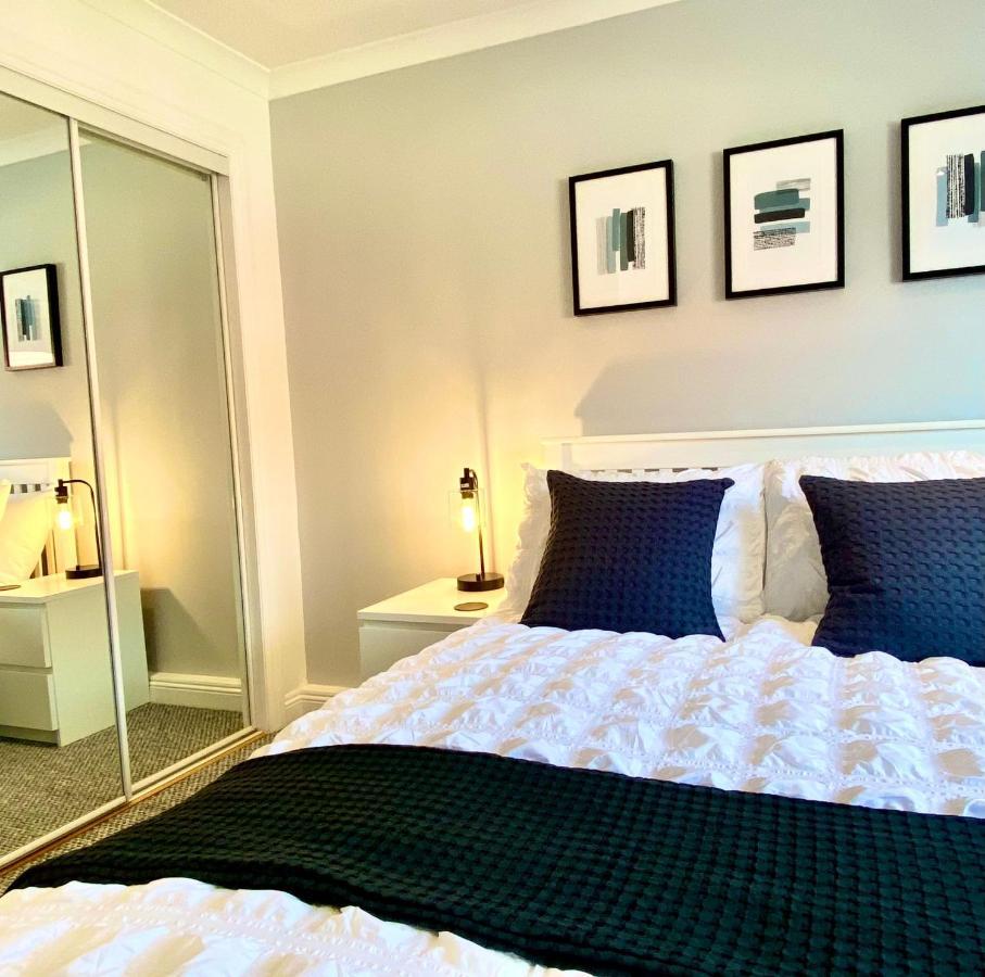 3 Bedroom - 2 Bathroom Townhouse In Corstorphine Near Murrayfield Stadium - Direct Bus To Edinburgh City Centre In 20 Minutes - Two Private Parking Spaces - Private Sunny Garden - Recently Refurbished Exteriör bild