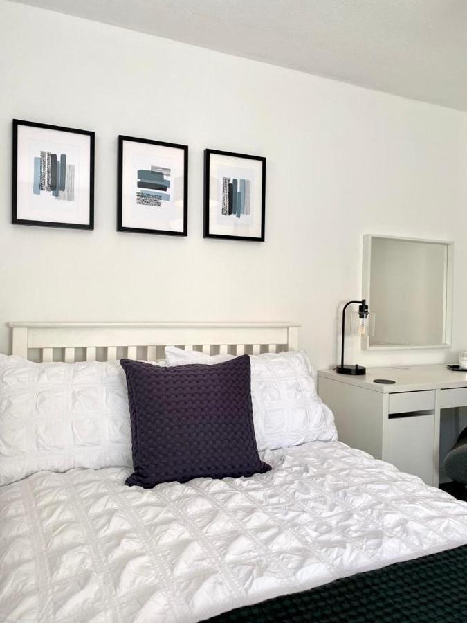 3 Bedroom - 2 Bathroom Townhouse In Corstorphine Near Murrayfield Stadium - Direct Bus To Edinburgh City Centre In 20 Minutes - Two Private Parking Spaces - Private Sunny Garden - Recently Refurbished Exteriör bild